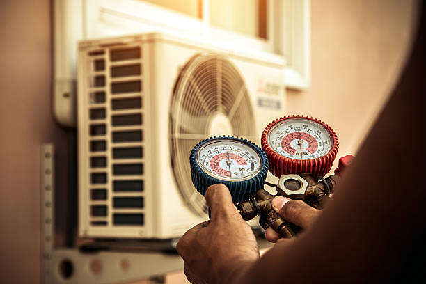 Professional Hvac technician working in La Cañada Flintridge, CA